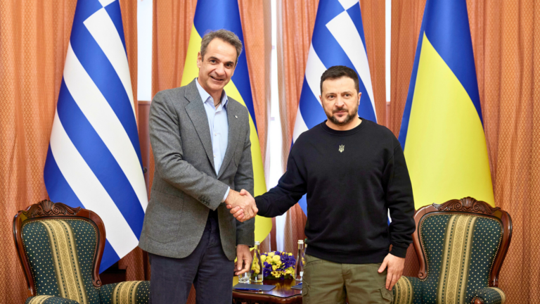 Mitsotakis discusses Ukraine’s role in peace talks with Zelensky