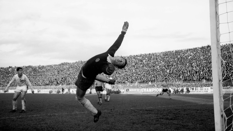 Panathinaikos goalkeeping legend Takis Oikonomopoulos dies at 81