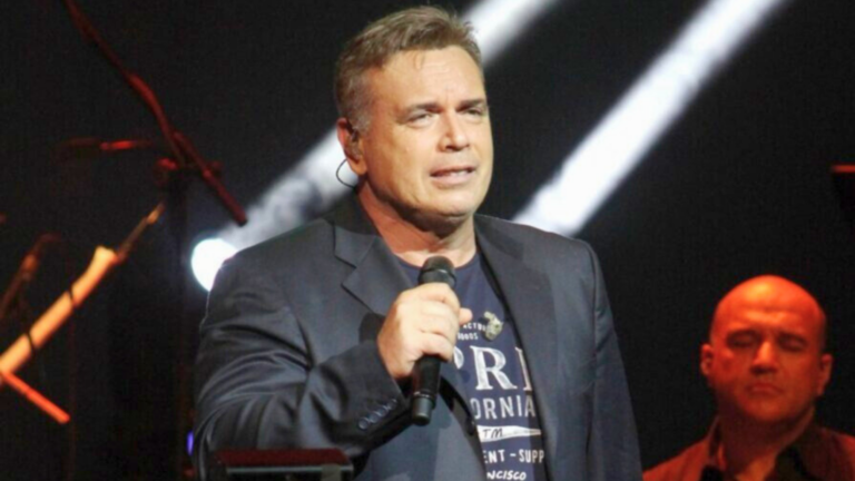 Greek singer Manolis Lidakis dies aged 64