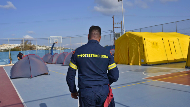 Experts warn seismic activity on Santorini may persist for weeks