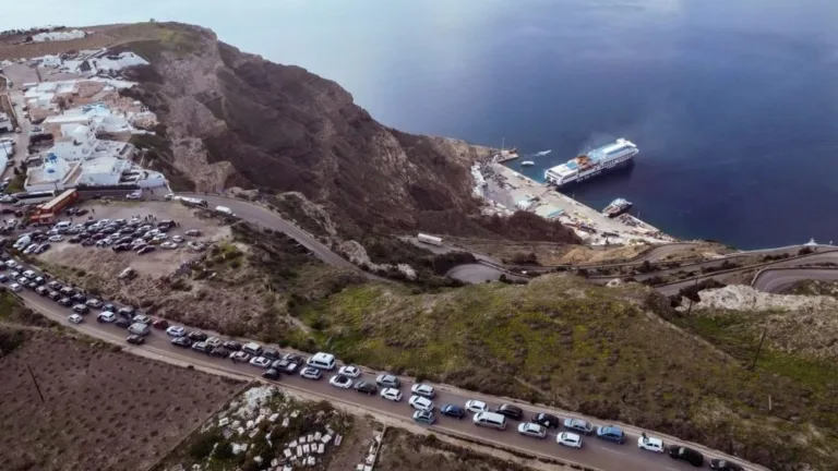 Greece to construct evacuation port on Santorini amid ongoing seismic activity