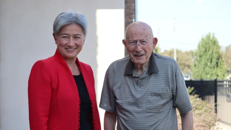 Foreign Affairs Minister Penny Wong visits Fronditha Care Thornbury
