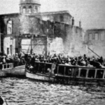 smyriotes-try-to-reach-allied-ships-during-great-fire-of-smyrna-1922-benaki-museum