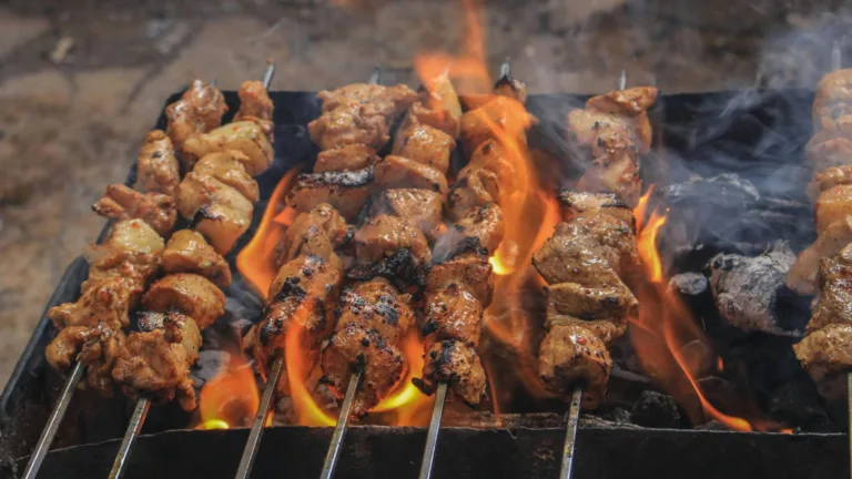 Greek souvlaki slips to 55th in global street food ranking