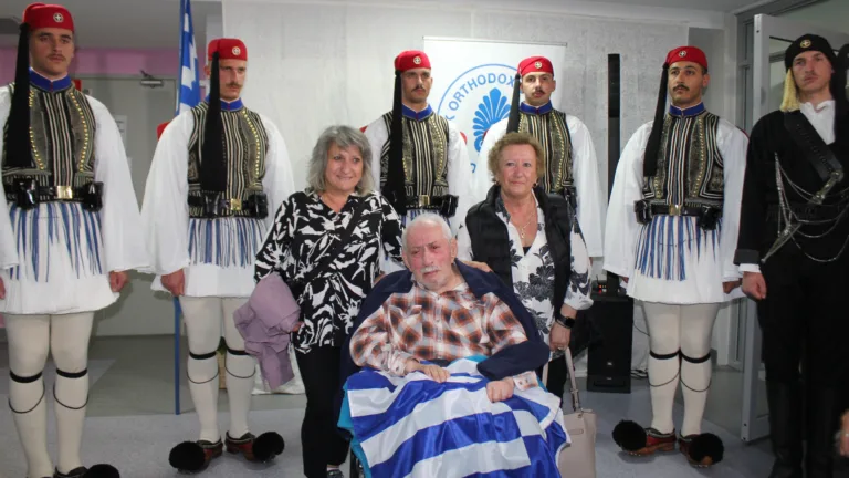 Evzones touch hearts at the Greek Orthodox Community Home for the Aged in Sydney