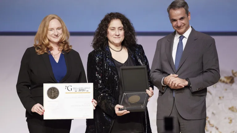 Professor Apostolopoulos honoured with Prix Galien Award by Greek PM
