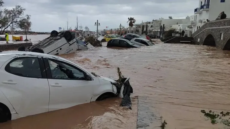 Paros submerged, Syros pelted by hail as storms sweep the Cyclades