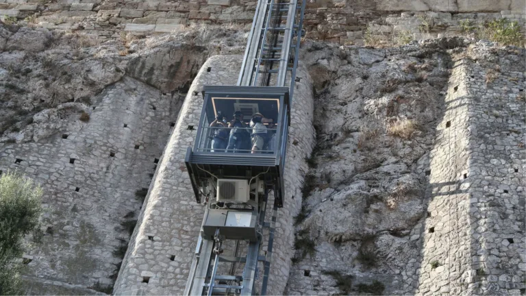Greek Government weighs up adding second, larger elevator at the Acropolis