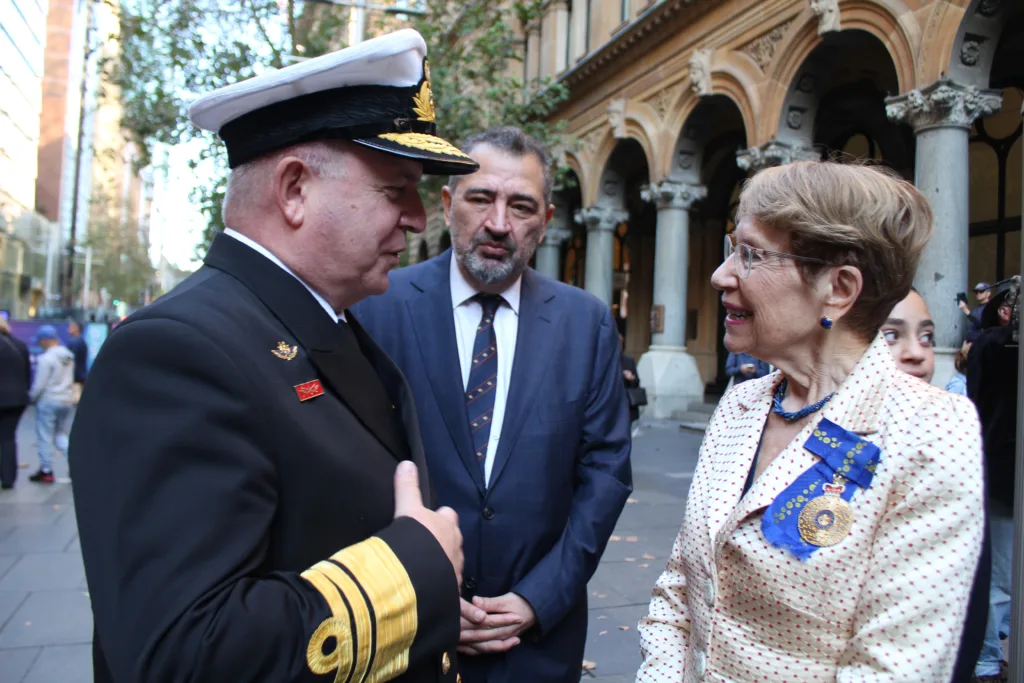 battle of crete wreath laying in sydney martin place