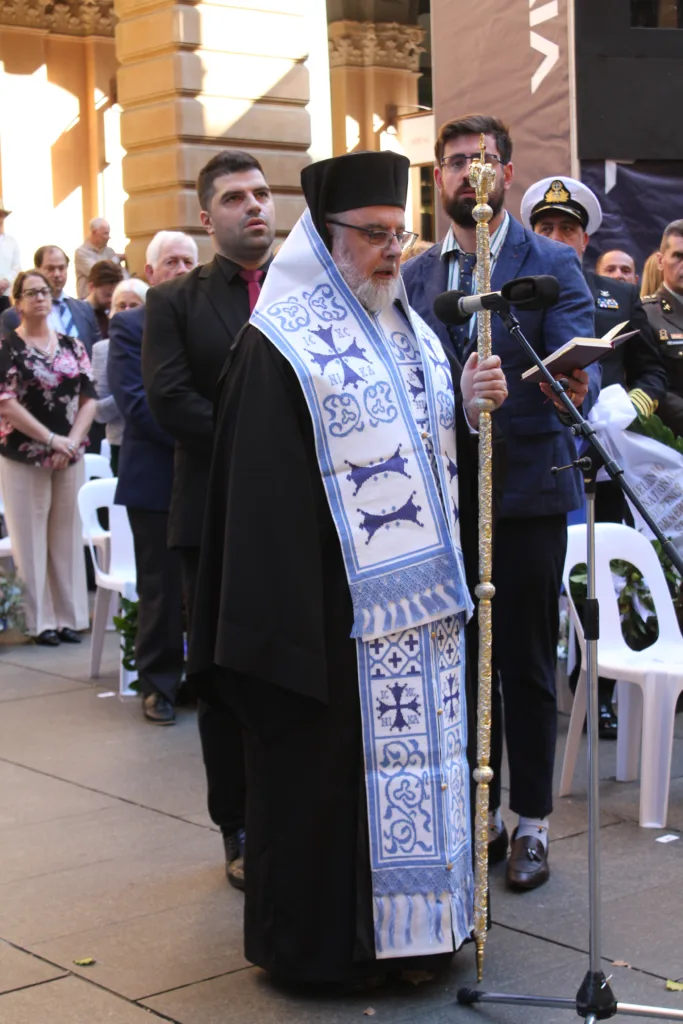 battle of crete wreath laying in sydney martin place