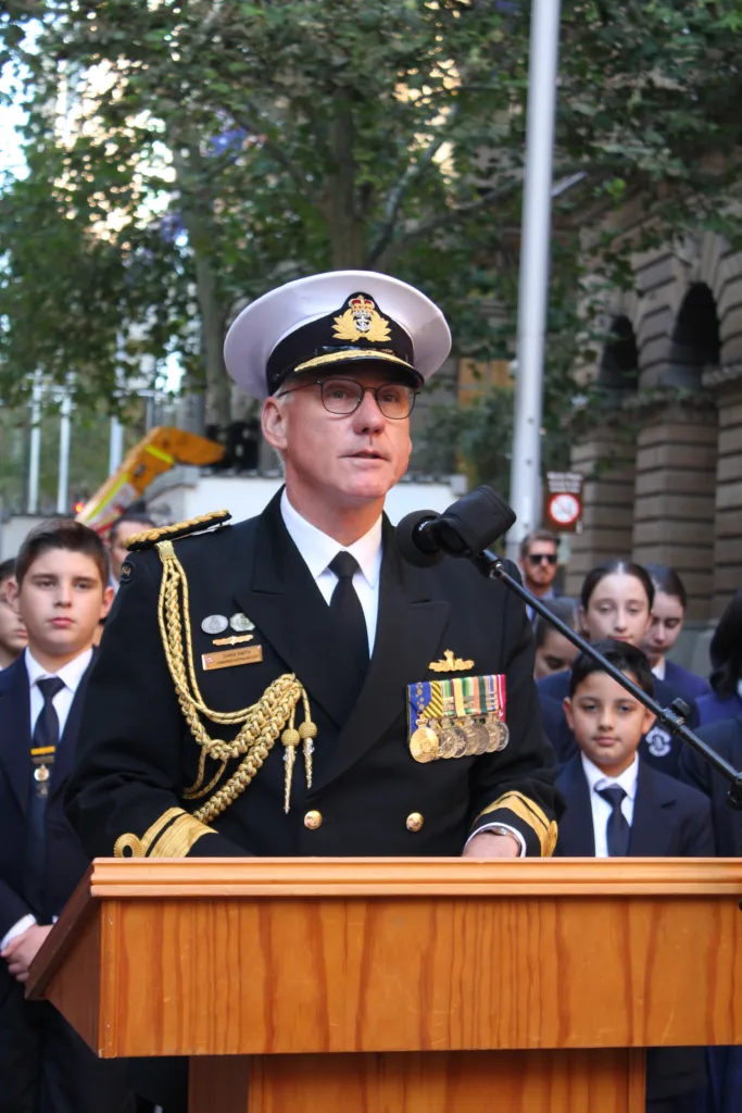 battle of crete wreath laying in sydney martin place