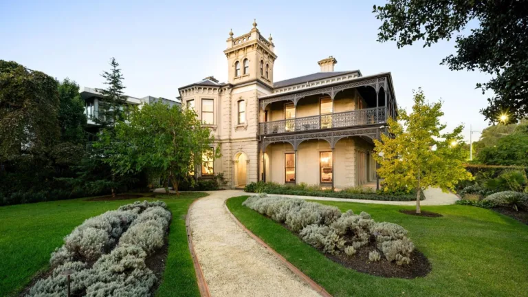 Melbourne Uni lists million-dollar mansion with tower and park views