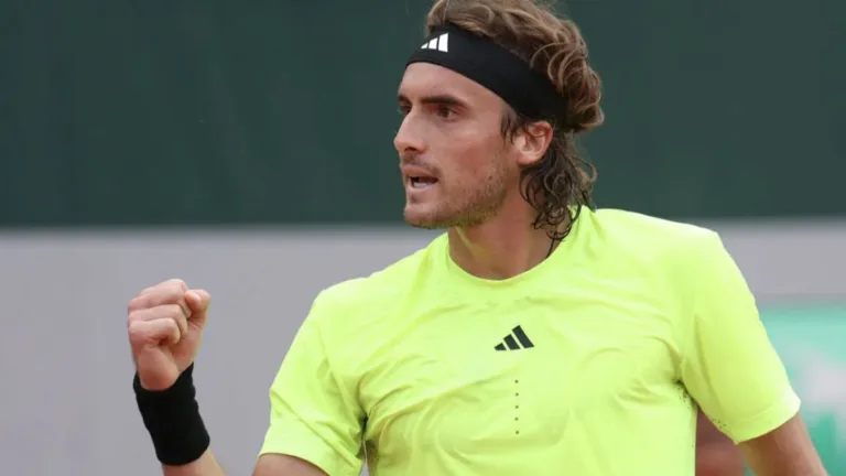 Stefanos Tsitsipas cruises through opening match at French Open