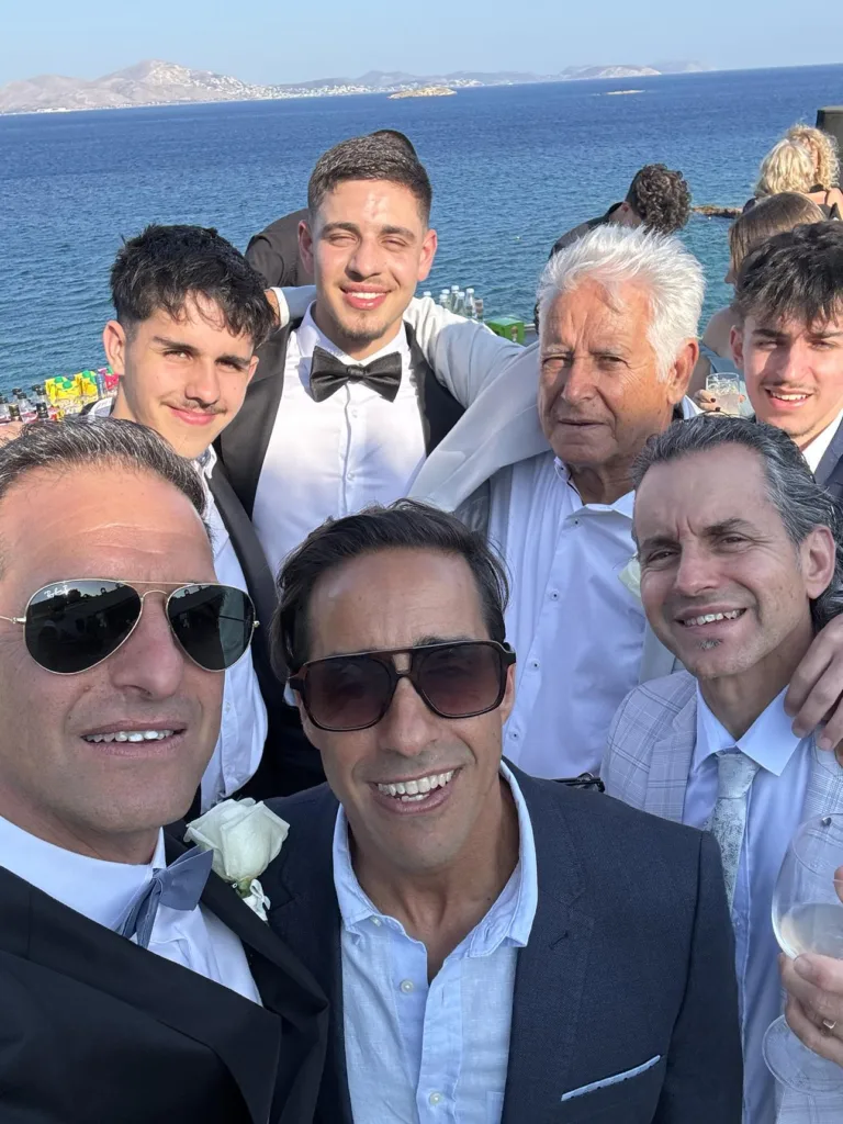 Steve Karavatkis family Sel;fie