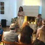 intimate crowd