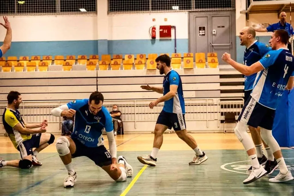 2025 Greek Herald Report on Dimitrios Sidiropoulos photo 1 with Aris Volley team Thessalonikis - LOGO