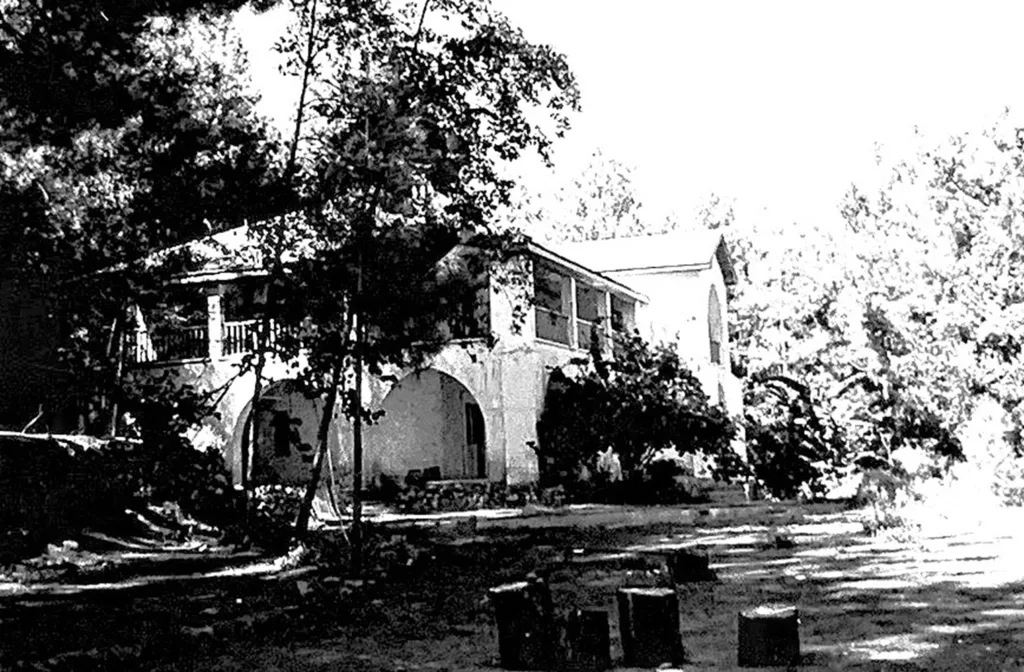 4.	The old abandoned hotel at Saitas, where refugees sheltered