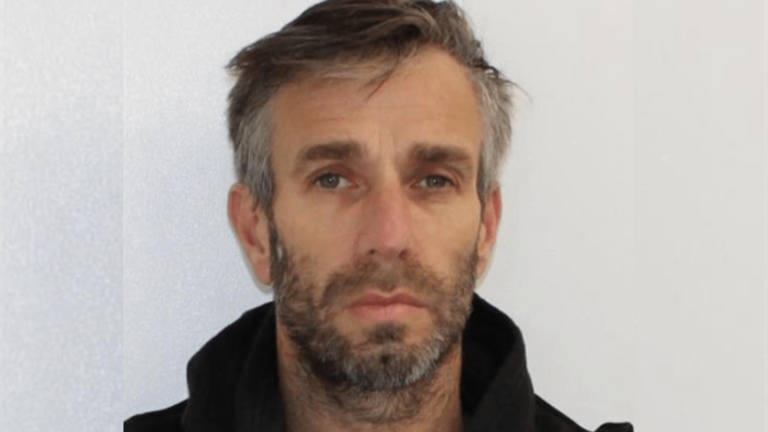 Victoria Police seek public help to locate wanted man Peter Tsimiklis