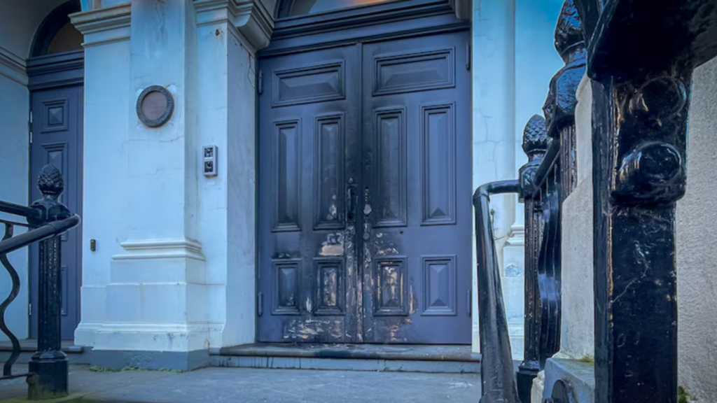 A synagogue in East Melbourne was the target of an arson attack while 20 people were inside. Photo: ABC News / Rachel Clayton.
