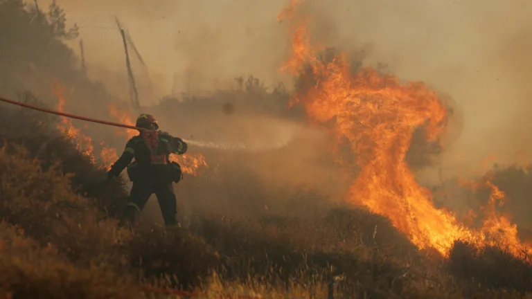 Thousands evacuated as wildfires rage across Crete and Attica
