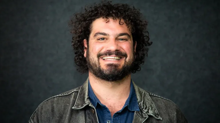 Dressing Mediterranean diasporas: From pompom shoes to ‘fully sick’ wog wear