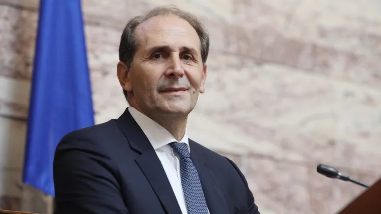 Senior New Democracy MP Apostolos Vesyropoulos dies after heart attack