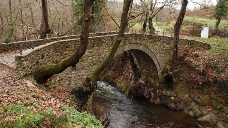 Meteora takes action to restore historic stone bridges