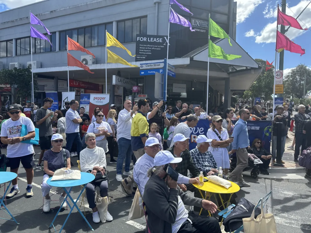 Love Earlwood – Meet You at the Plateia