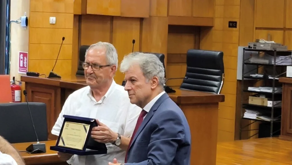 Dr Anastasios M. Tamis accepts the Honorary Distinction of the Region from the dignitaries of Western Macedonia.