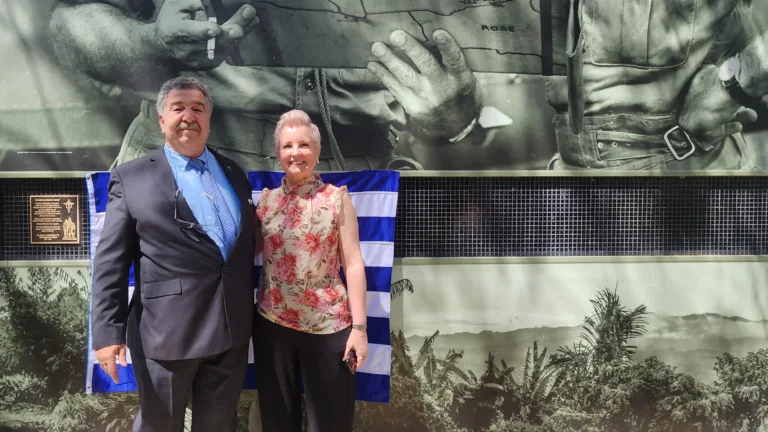 Australian Greek Ex-Servicemen unveil plaque honouring ancient Athenian soldiers Australian Greek Ex-Servicemen unveil plaque honouring ancient Athenian soldiers