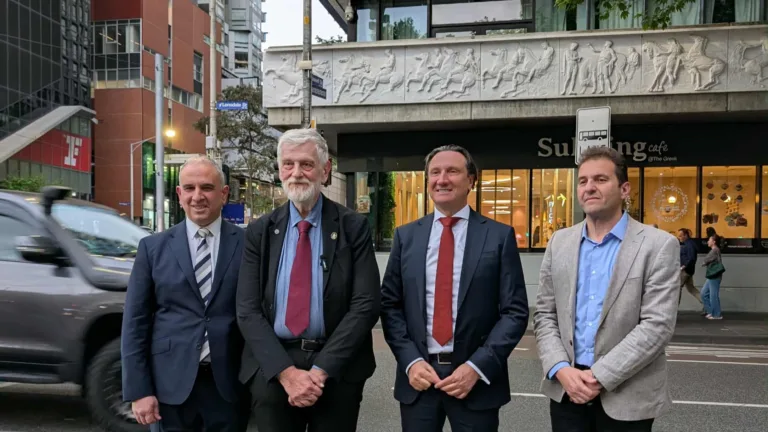 ‘You are a living piece of Greece’: Loverdos moved by Melbourne Greeks