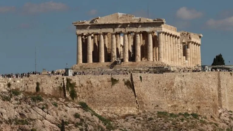 Parthenon free of scaffolding for the first time in 15 years