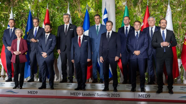 Mitsotakis calls for unified European defence and energy strategy at MED9 summit