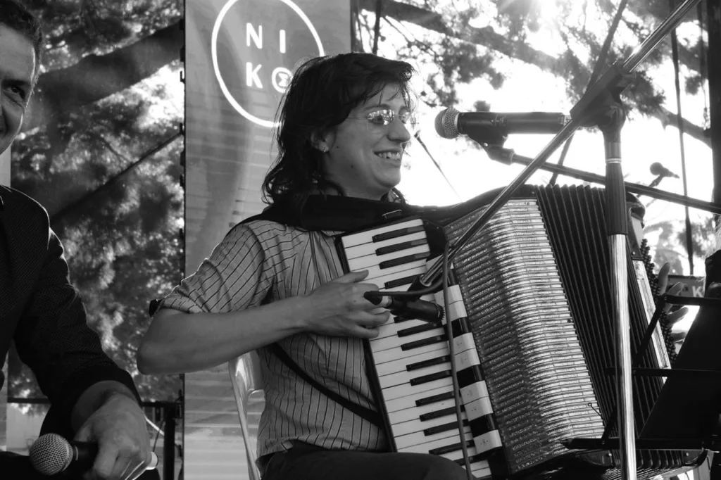 Estudiantina of Melbourne unveil second album 'Ta Nisia' (The Islands)