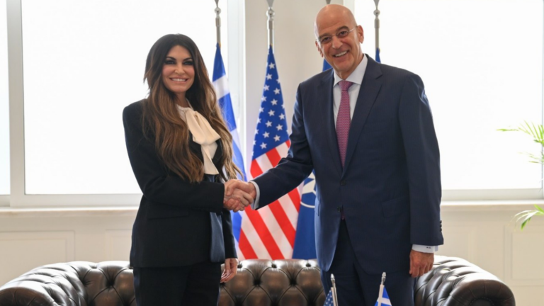 Nikos Dendias and US Ambassador Kimberly Guilfoyle hold talks on defence cooperation