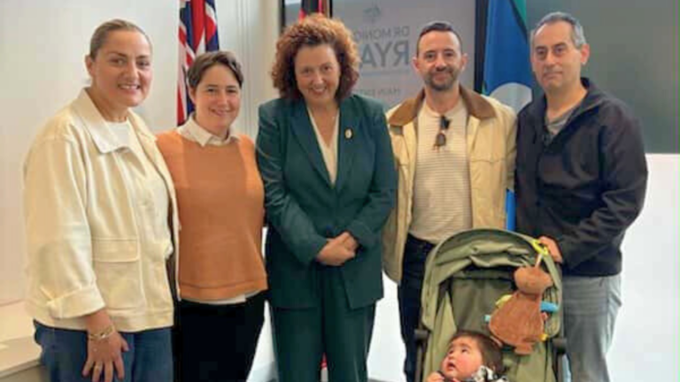 Kooyong MP meets parents calling for accessible Greek bilingual programs in public schools