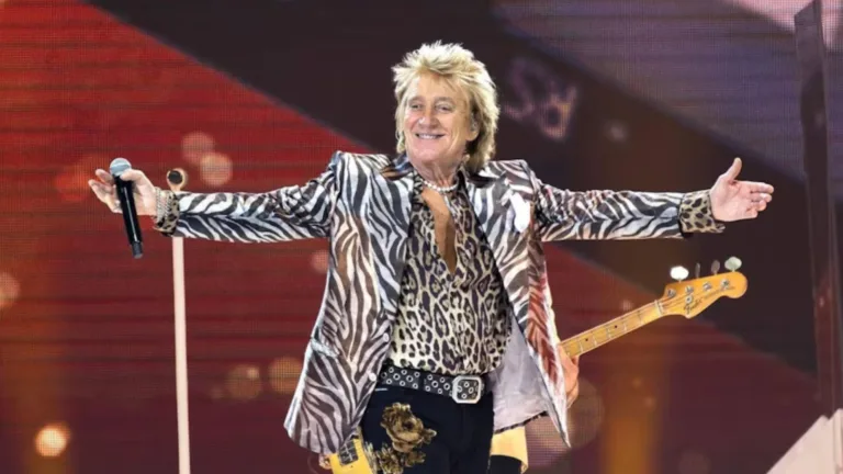 Rock legend Rod Stewart announces first-ever performance in Greece