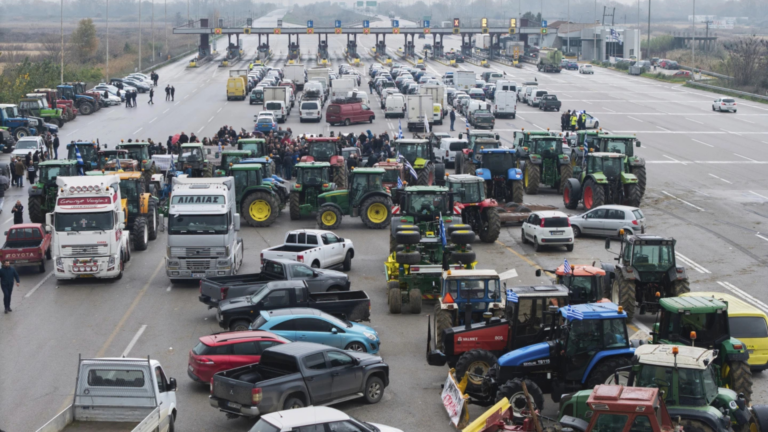Farmers block Greek border crossings over subsidy delays