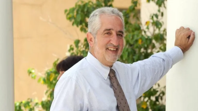 Former Labor Minister and multicultural advocate Nick Bolkus dies on Christmas Day