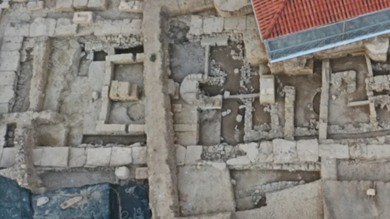 Ancient temple rich with gold and ritual altars unearthed on Evia island
