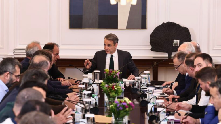 Mitsotakis signals willingness for dialogue as fresh talks open with Greek farmers