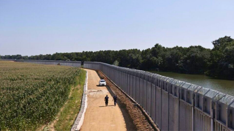 Mitsotakis unveils plans to expand Evros border fence