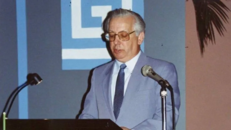 Veteran Greek Australian journalist Takis Efstratiadis dies aged 91