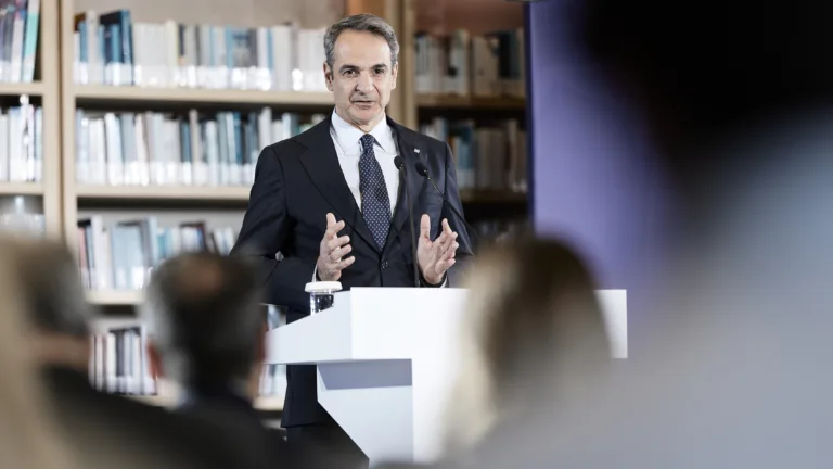 Greek is a global cultural capital, Mitsotakis says on World Greek Language Day