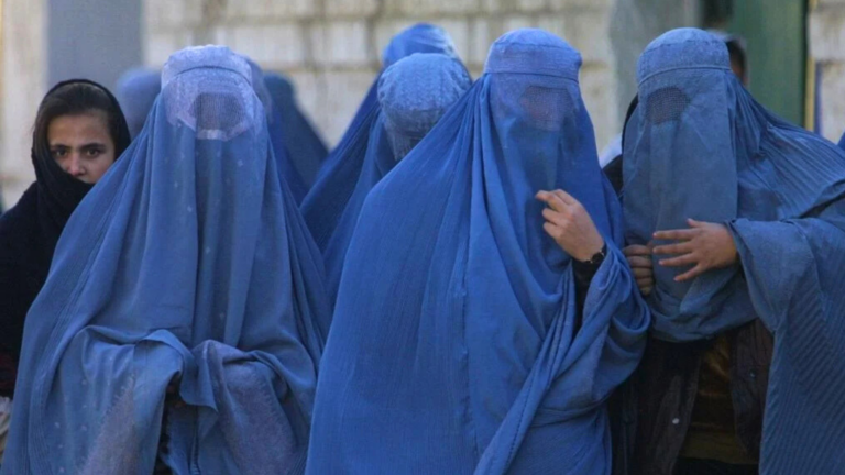 Greece considers burqa ban in schools and public spaces