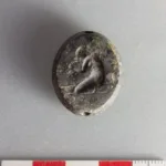 Seal-stone-depicting-a-kneeling-woman-bathing-912×1024