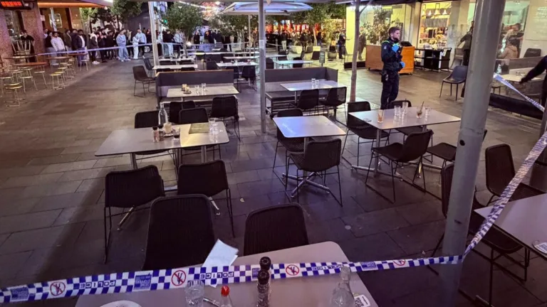 Teen injured in stabbing outside Vanilla Lounge in Oakleigh