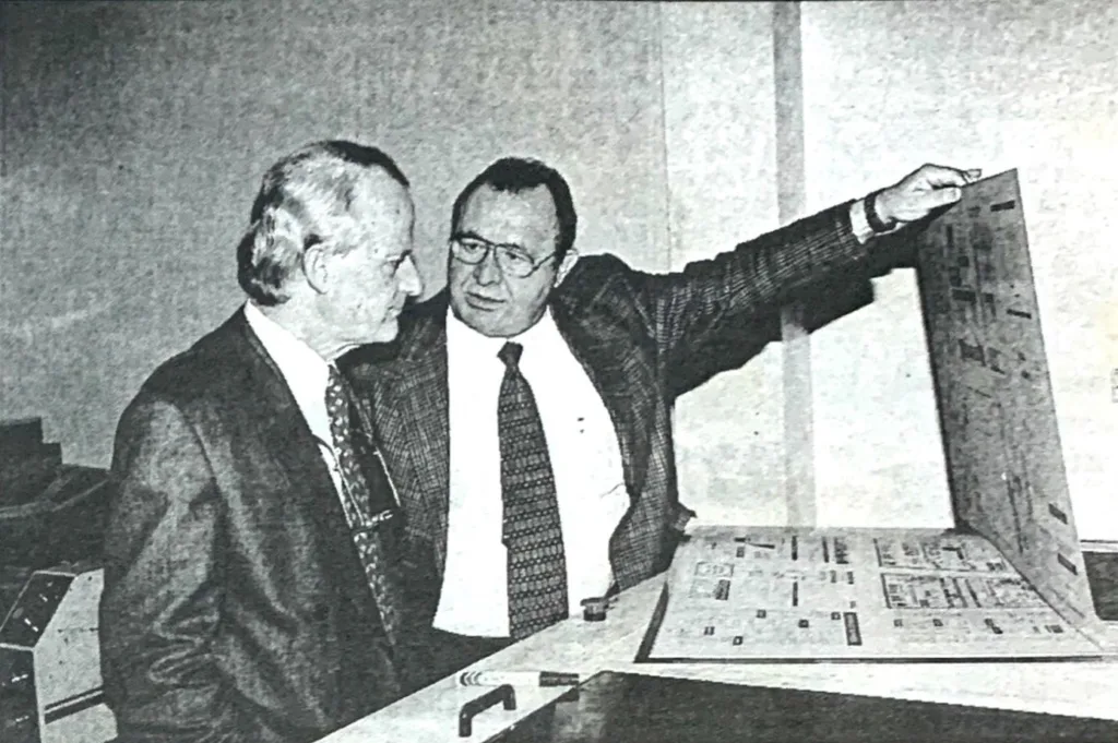 1998 Philip Ruddock Minister for Immigration and Multicultural Affairs with Pubisher Theo Skalkos during visit