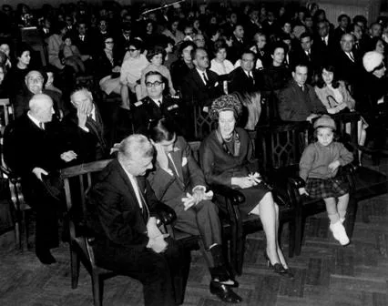 A public assembly in Melbourne in the late 1940s. Greek Herald was also a newspaper for Melbourne.