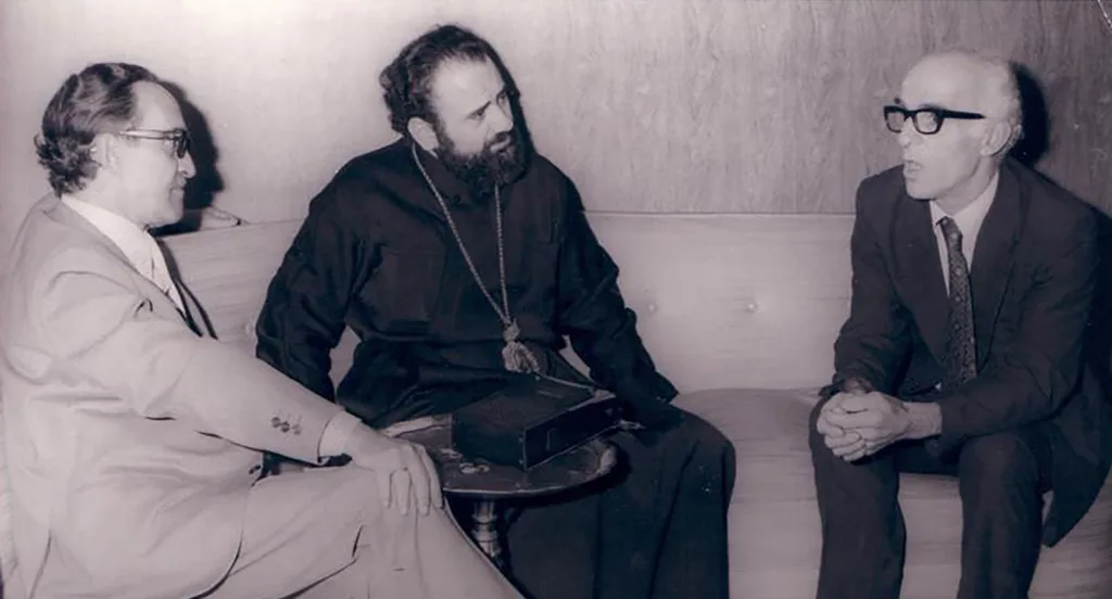 L to R Lambis Paschalides, Archbishop Stylianos and Panos GerontakosThe encounter that failed to resolve the incoming crisis